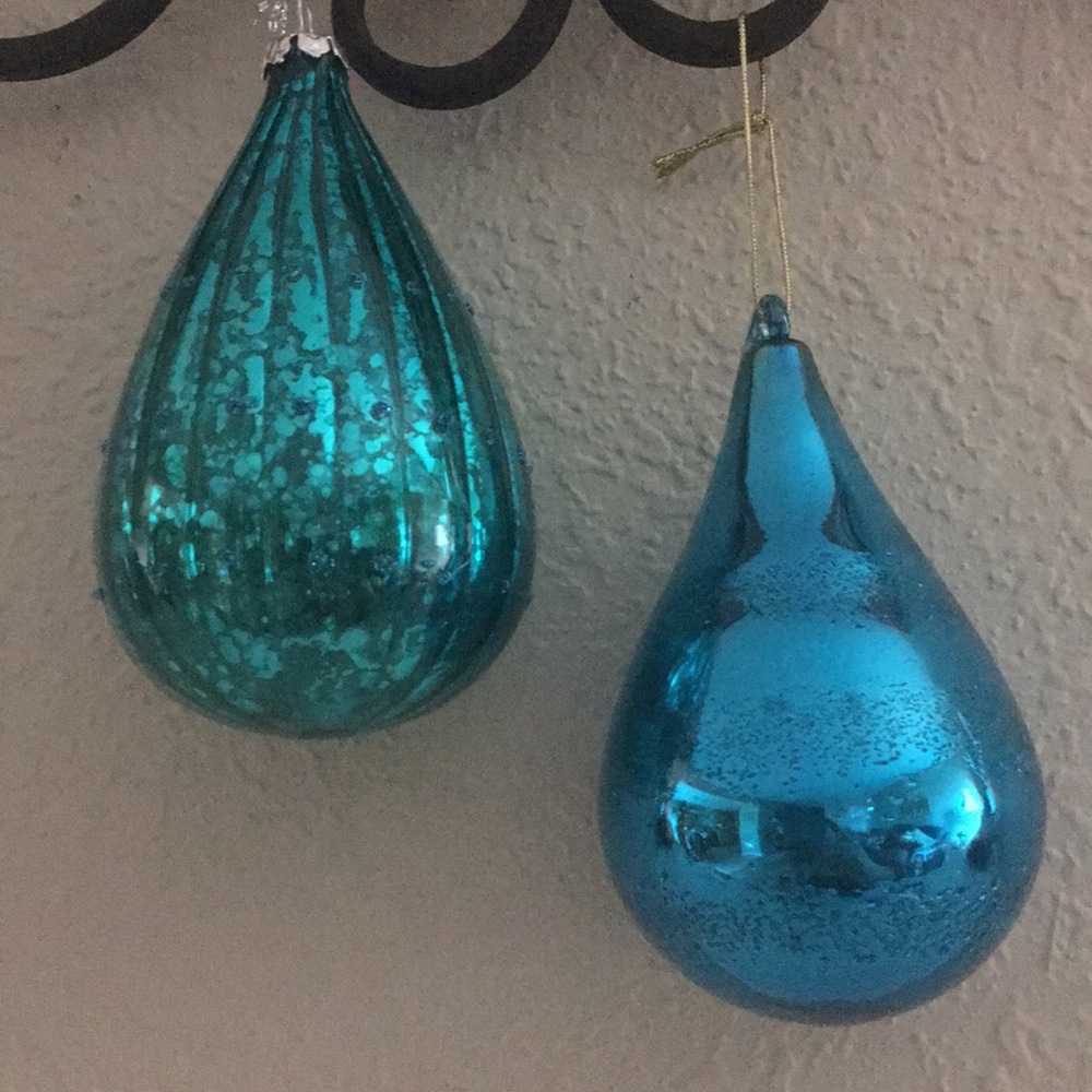 Set of 2 teardrop ornaments